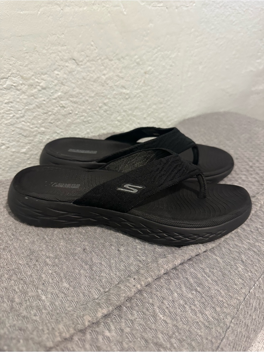Skechers Comfort Flip Flops Women's Black Sandals Size 6